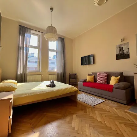 Cheerful Corner Apartment *